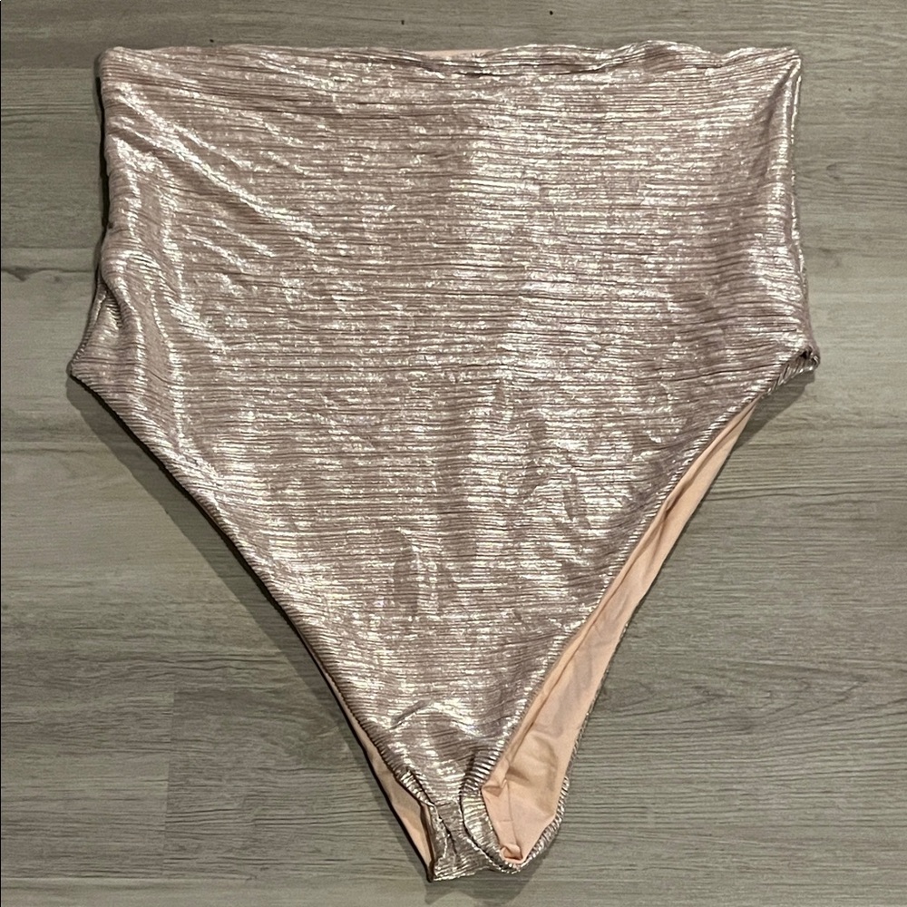 PrettyLittleThing Metallic High-Waist Panties - Silver
